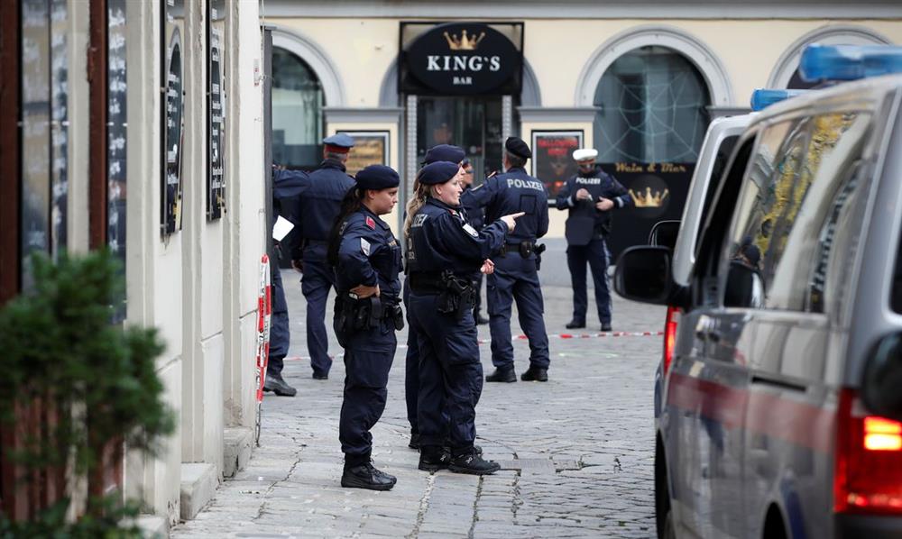 Ministro classifica ataque em Viena como "terrorista islâmico"