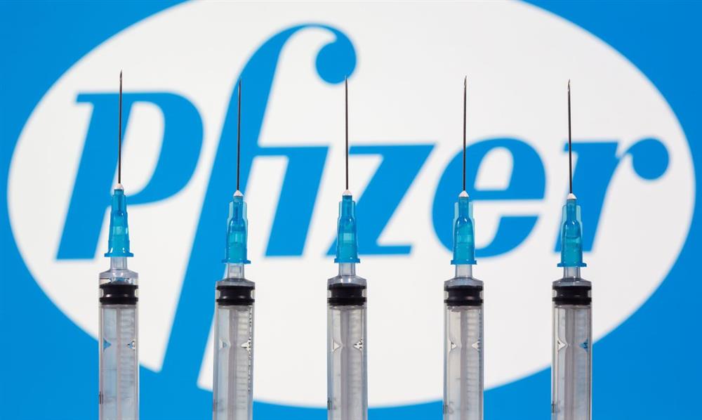 UE firma contrato para 300 milhões de doses de vacina da Pfizer