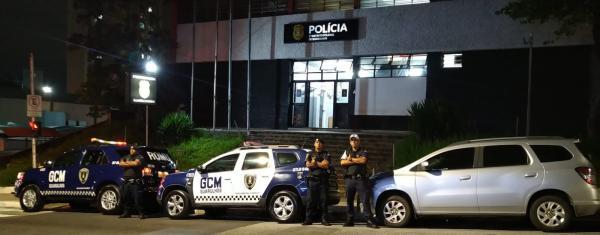 GCM recupera carro roubado no Jardim Vila Galvão