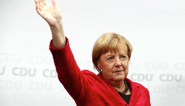 Merkel vence sem maioria. Extrema-direita promete “mudar o país”