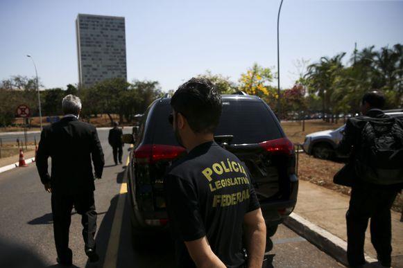 Polícia Federal leva malotes do gabinete do deputado Lúcio Vieira Lima