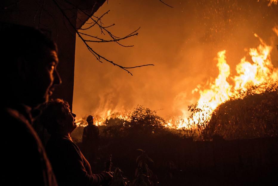 Incêndios florestais matam ao menos 35 pessoas no norte da Espanha e Portugal