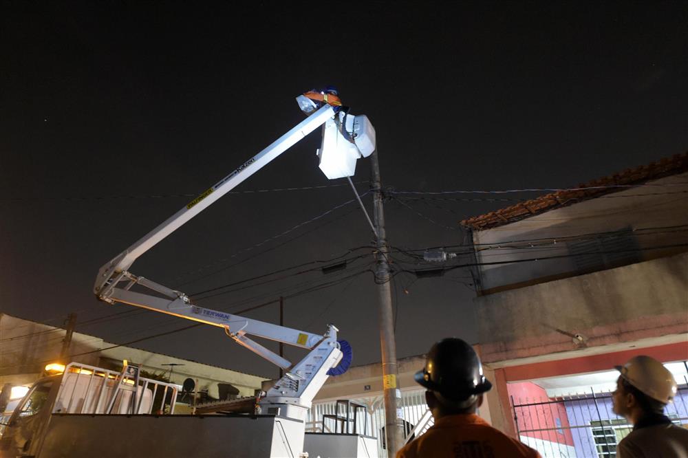 Prefeitura já realizou reparos em cerca de 10 mil pontos de iluminação pública