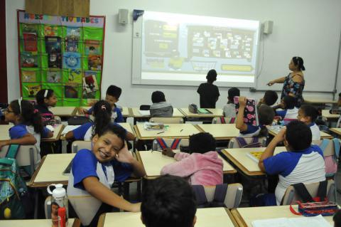 Guarulhos abre processo seletivo para assistentes de alfabetização