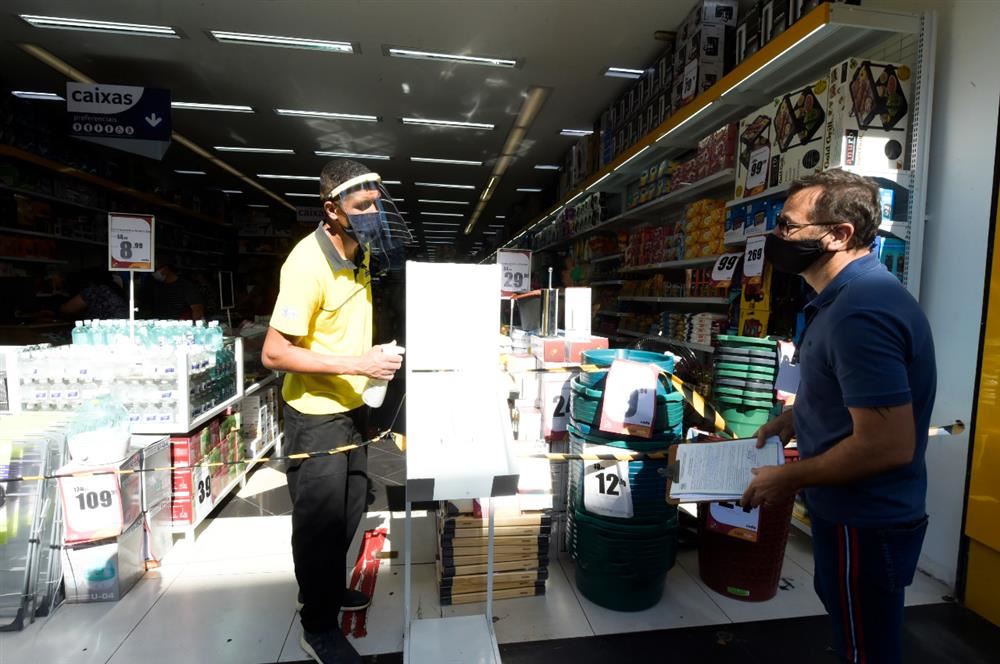 Guarulhos fiscaliza estabelecimentos comerciais no primeiro final de semana de flexibilização